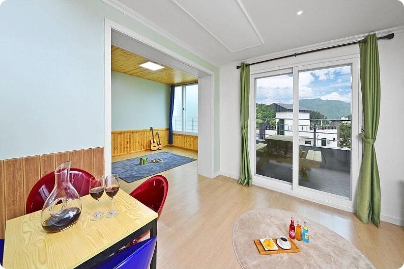 삼척 커플 오션뷰 펜션 추천 - 장호항 일마래 펜션