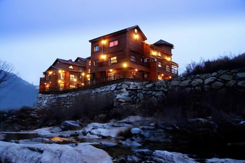 무주 겨울 온천 숙소 추천 - 덕유산의 풍경