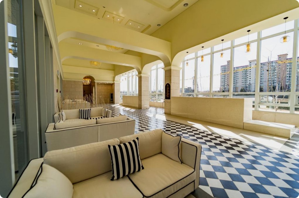 강릉 혼자 여행 뷰맛집 숙소 파인아트 라벨 객실