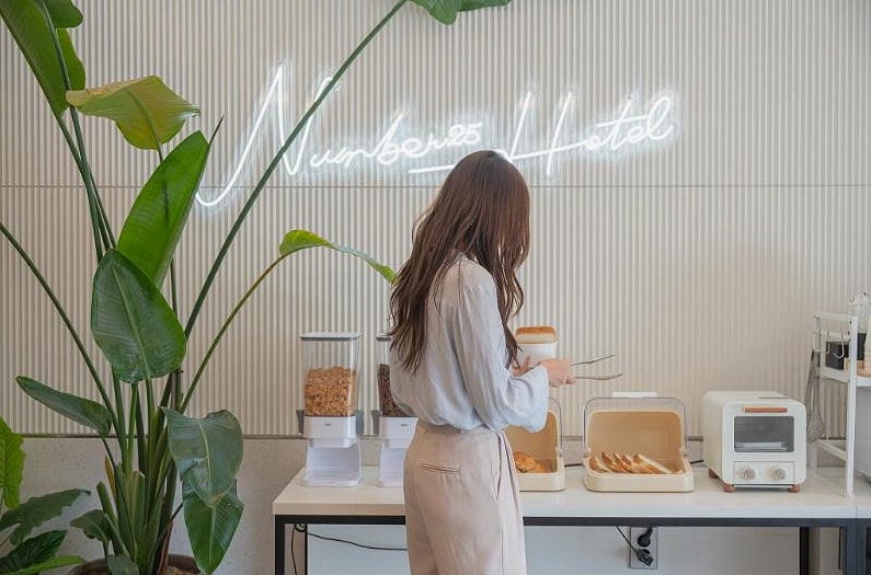 전주 커플 저렴한 한옥 감성숙소 - 넘버25호텔 전주산정점