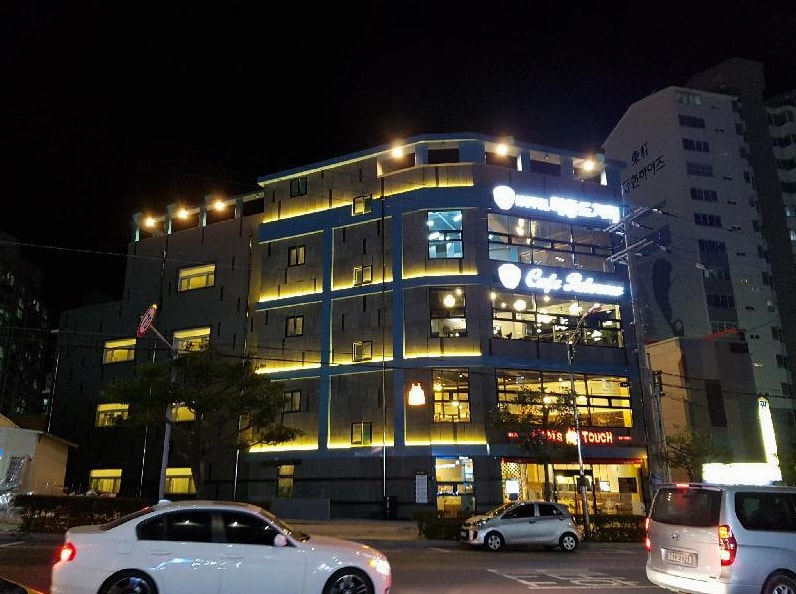 거제 가족여행 야외수영장 호텔 - 호텔 메종드거제