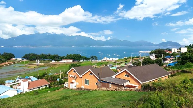 남해 1박2일 글램핑 추천 - 화가와 꽃 펜션