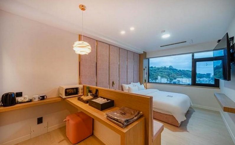 거제 가족여행 야외수영장 호텔 - 하운드호텔 거제장승포점